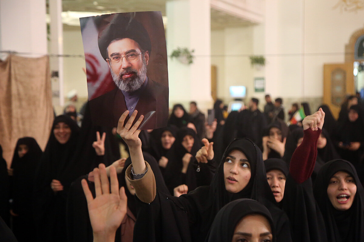 مروری بر زندگی‌ رهبر معظم انقلاب آیت‌الله سیدمجتبی خامنه‌ای