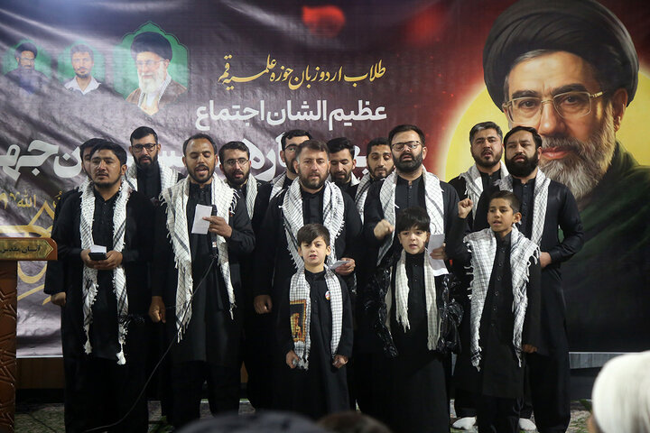 بیعت اردوزبان مقیم قم با سومین امام انقلاب در حرم بانوی کرامت