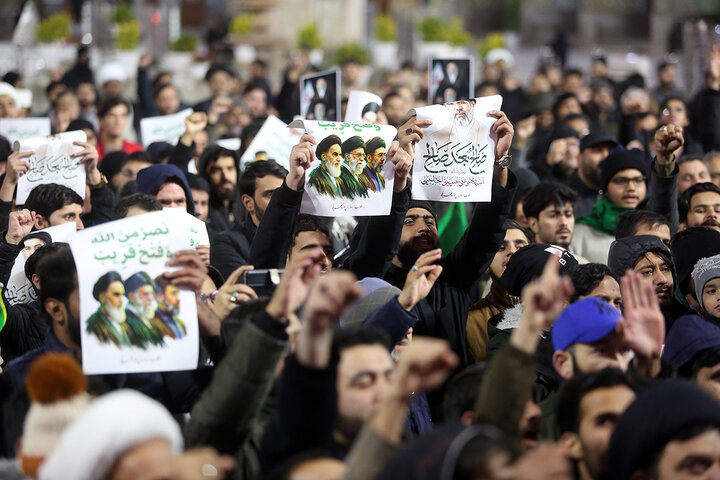 بیعت اردوزبان مقیم قم با سومین امام انقلاب در حرم بانوی کرامت