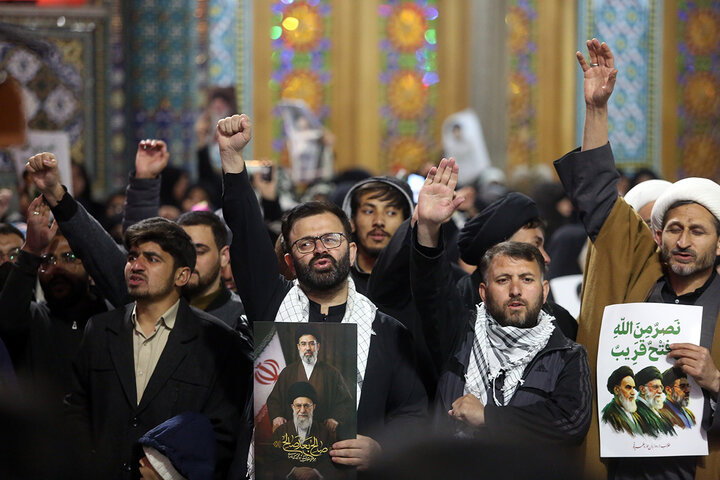 بیعت اردوزبان مقیم قم با سومین امام انقلاب در حرم بانوی کرامت