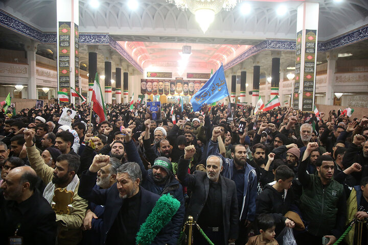 وداع با پیکر مطهر ۵ شهید حملات آمریکایی صهیونی در حرم بانوی کرامت