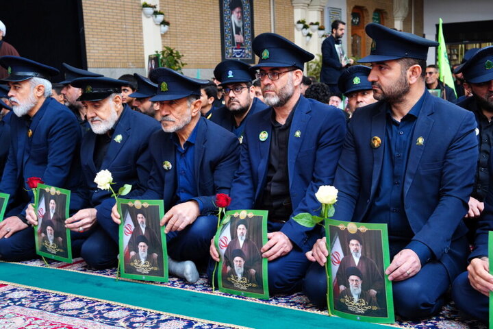 عهد بیعت خادمان حرم بانوی کرامت با سومین رهبر انقلاب
