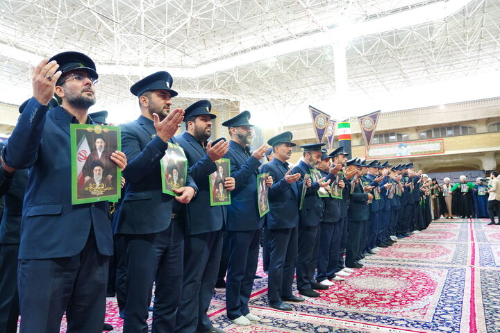 عهد بیعت خادمان حرم بانوی کرامت با سومین رهبر انقلاب