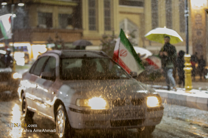 تجمع شبانه میدان تجریش در زیر بارش برف