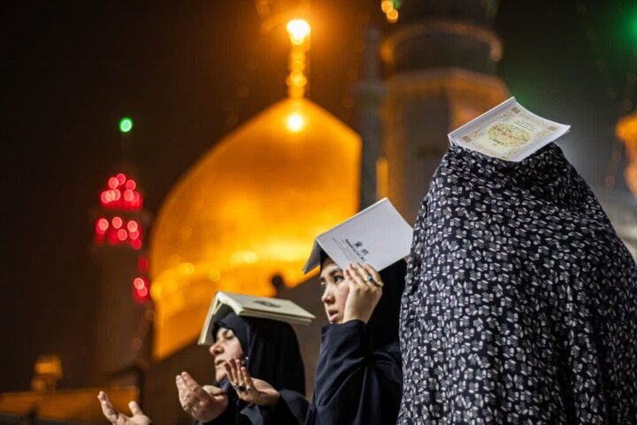 تصاویر | قاب‌های ماندگار مراسم احیای شب ۲۱ رمضان در حرم حضرت معصومه(س)