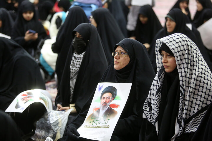 بیعت دانشگاهیان استان قم با ولی امر مسلمین جهان در حرم بانوی کرامت