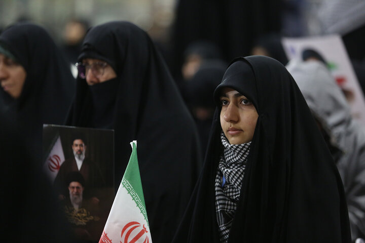 بیعت دانشگاهیان استان قم با ولی امر مسلمین جهان در حرم بانوی کرامت
