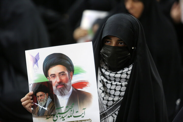بیعت دانشگاهیان استان قم با ولی امر مسلمین جهان در حرم بانوی کرامت