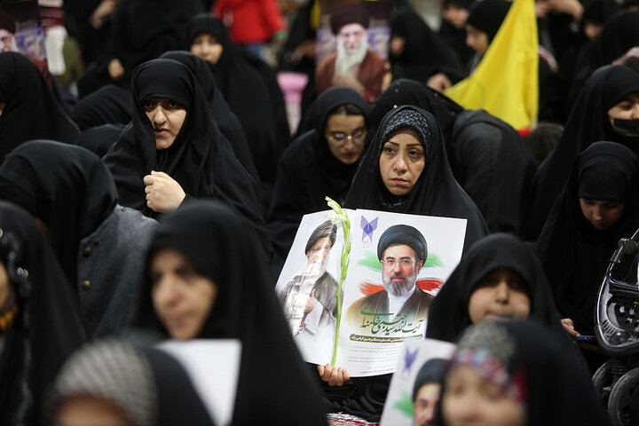 بیعت دانشگاهیان استان قم با ولی امر مسلمین جهان در حرم بانوی کرامت