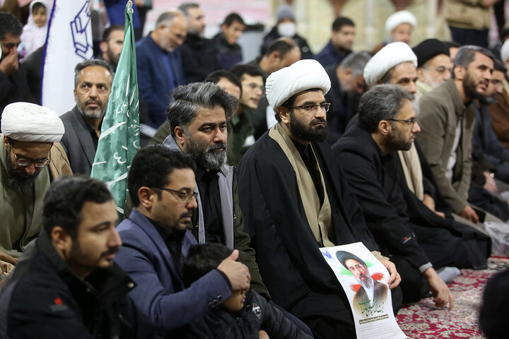 بیعت دانشگاهیان استان قم با ولی امر مسلمین جهان در حرم بانوی کرامت