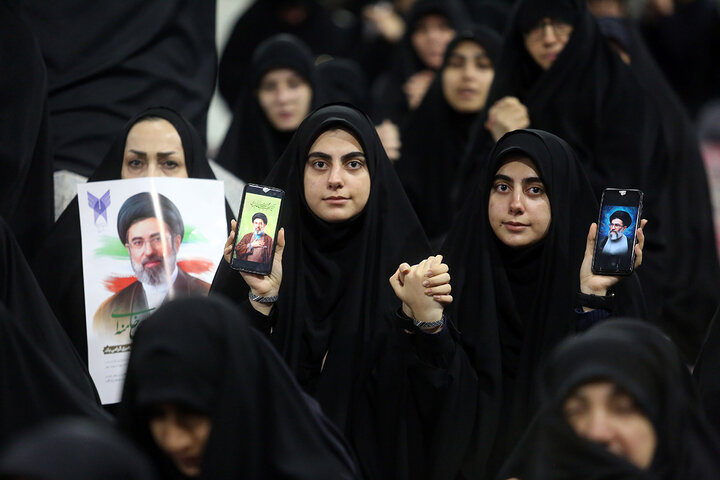 بیعت دانشگاهیان استان قم با ولی امر مسلمین جهان در حرم بانوی کرامت