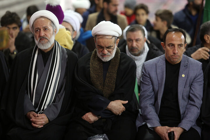 بیعت دانشگاهیان استان قم با ولی امر مسلمین جهان در حرم بانوی کرامت