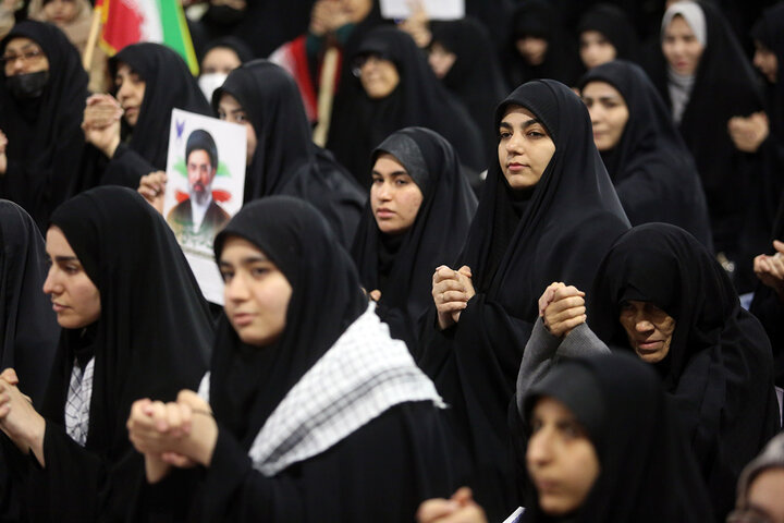 بیعت دانشگاهیان استان قم با ولی امر مسلمین جهان در حرم بانوی کرامت