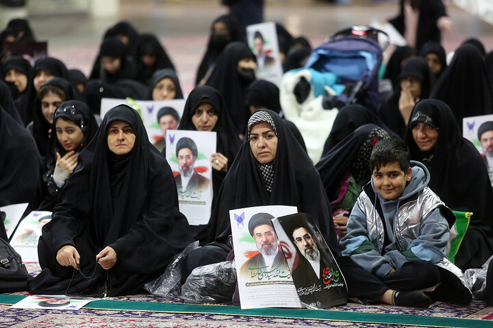 بیعت دانشگاهیان استان قم با ولی امر مسلمین جهان در حرم بانوی کرامت