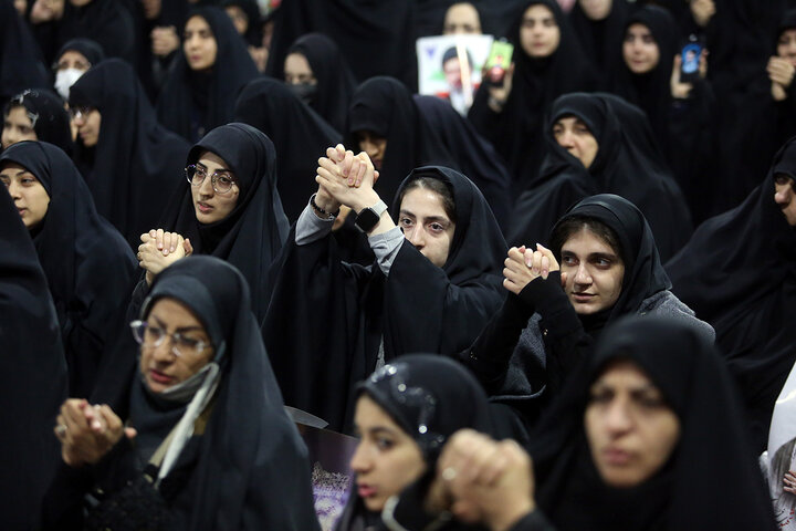 بیعت دانشگاهیان استان قم با ولی امر مسلمین جهان در حرم بانوی کرامت