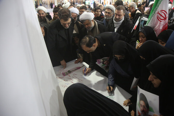 بیعت دانشگاهیان استان قم با ولی امر مسلمین جهان در حرم بانوی کرامت