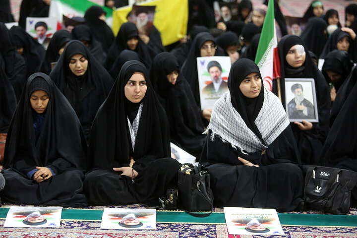 بیعت دانشگاهیان استان قم با ولی امر مسلمین جهان در حرم بانوی کرامت