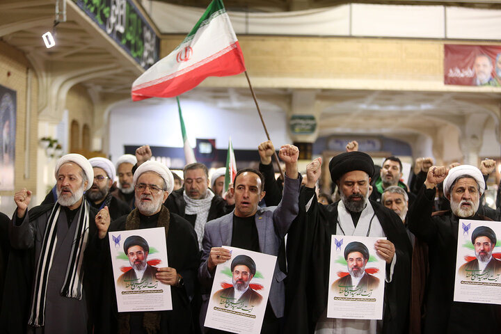 بیعت دانشگاهیان استان قم با ولی امر مسلمین جهان در حرم بانوی کرامت