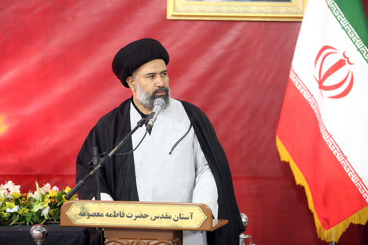 بیعت دانشگاهیان استان قم با ولی امر مسلمین جهان در حرم بانوی کرامت