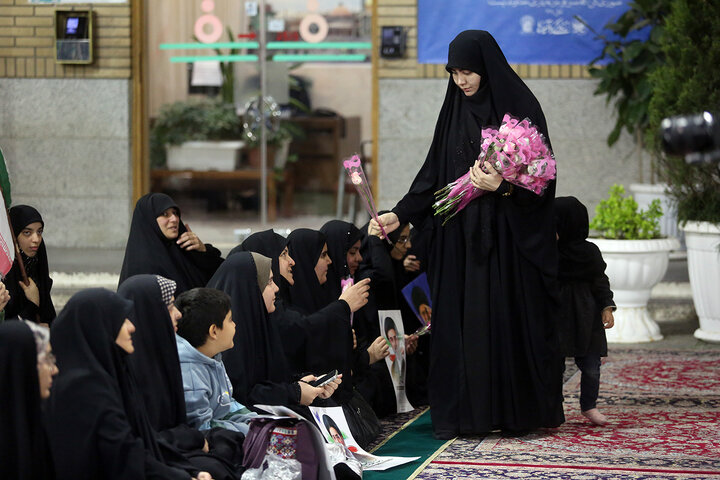 بیعت دانشگاهیان استان قم با ولی امر مسلمین جهان در حرم بانوی کرامت