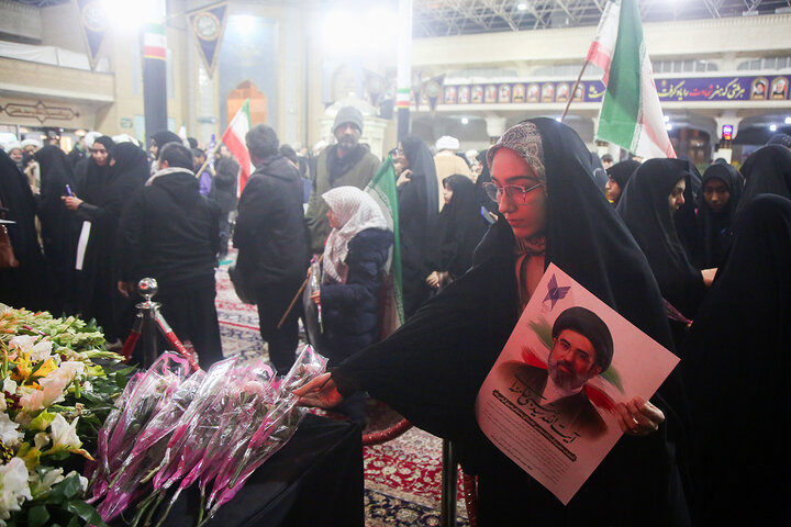 بیعت دانشگاهیان استان قم با ولی امر مسلمین جهان در حرم بانوی کرامت