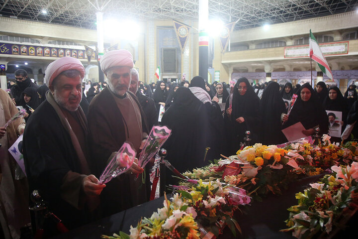 بیعت دانشگاهیان استان قم با ولی امر مسلمین جهان در حرم بانوی کرامت