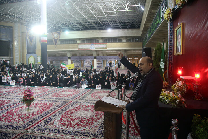 بیعت دانشگاهیان استان قم با ولی امر مسلمین جهان در حرم بانوی کرامت