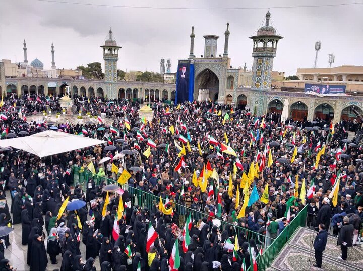 فیلم | حرکت زائران بانوی کرامت به سمت مصلی قدس در راهپیمایی روز جهانی قدس