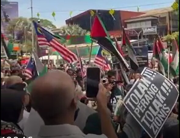 ویدیو | راهپیمایی  مردم مالزی در حمایت از فلسطین و اعتراض به تجاوز آمریکا و اسراییل علیه ایران