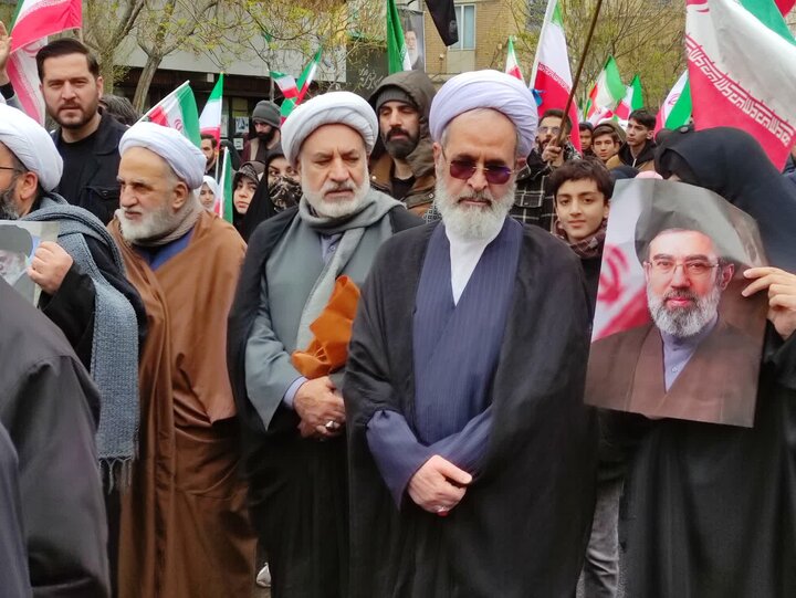 حضور مردم، جانفشانی نیروهای مسلح و رهبری معظم انقلاب عوامل قدرت جمهوری اسلامی است
