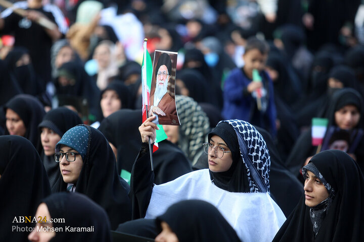 آیین تجدید بیعت بانوان طلبه با رهبر معظم انقلاب در حرم حضرت معصومه(س)