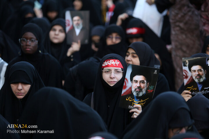 آیین تجدید بیعت بانوان طلبه با رهبر معظم انقلاب در حرم حضرت معصومه(س)