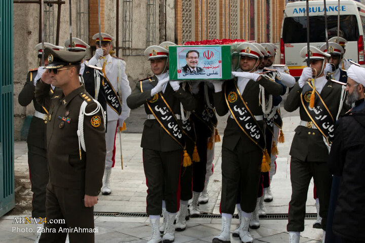 خاکسپاری پیکر شهید علی شمخانی در امامزاده صالح (ع)