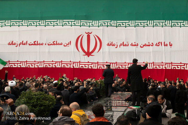 خاکسپاری پیکر شهید علی شمخانی در امامزاده صالح (ع)