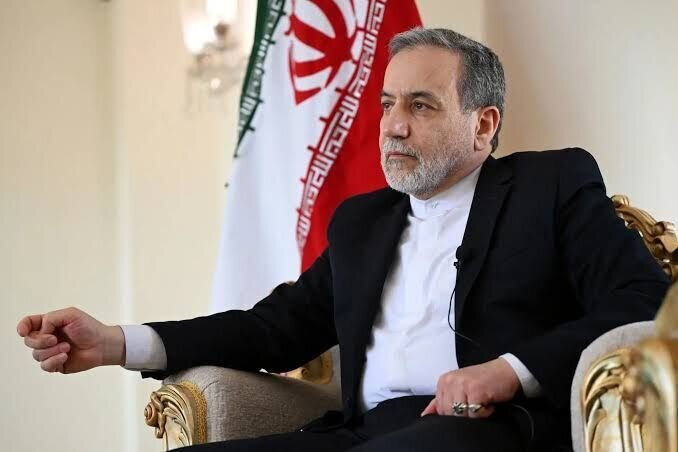 عراقچی آزادی تردد در تنگه هرمز را برای باقیمانده دوره آتش‌بس اعلام کرد