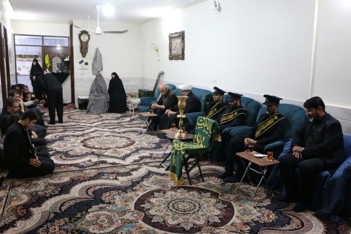 تکریم خانواده شهدای جنگ تحمیلی رمضان توسط خادمان حرم بانوی کرامت