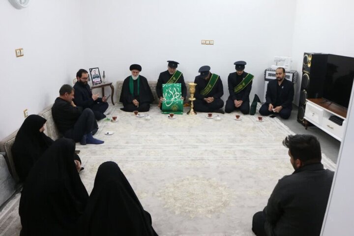 تکریم خانواده شهدای جنگ تحمیلی رمضان توسط خادمان حرم بانوی کرامت