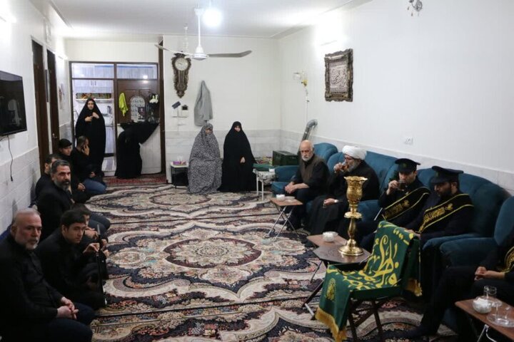 تکریم خانواده شهدای جنگ تحمیلی رمضان توسط خادمان حرم بانوی کرامت