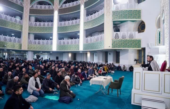 شیخ صلاح‌الدین اوزگوندوز: جهان ملت ایران را تحسین می‌کند/ آمریکا به اعماق اقیانوس هند گریخت