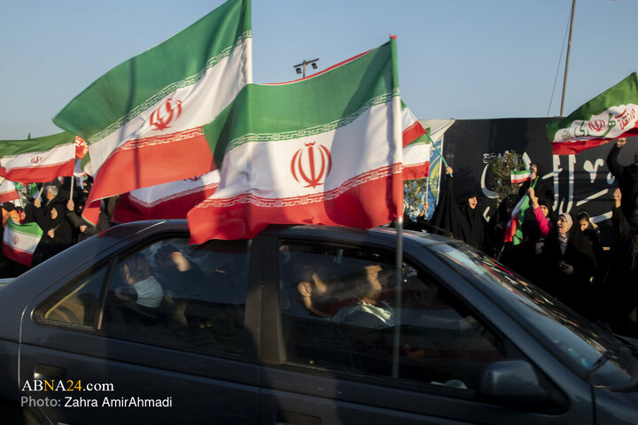 تجمع چهارشنبه سوری مردم تهران در میدان انقلاب