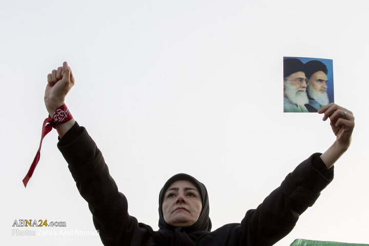 تجمع چهارشنبه سوری مردم تهران در میدان انقلاب