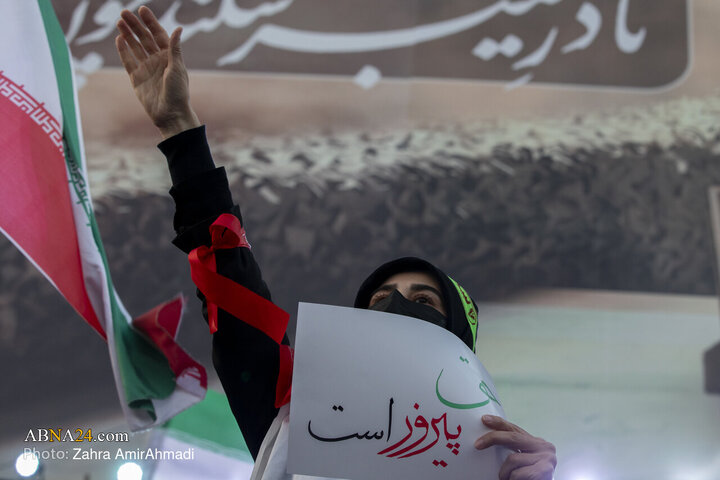 تجمع چهارشنبه سوری مردم تهران در میدان انقلاب