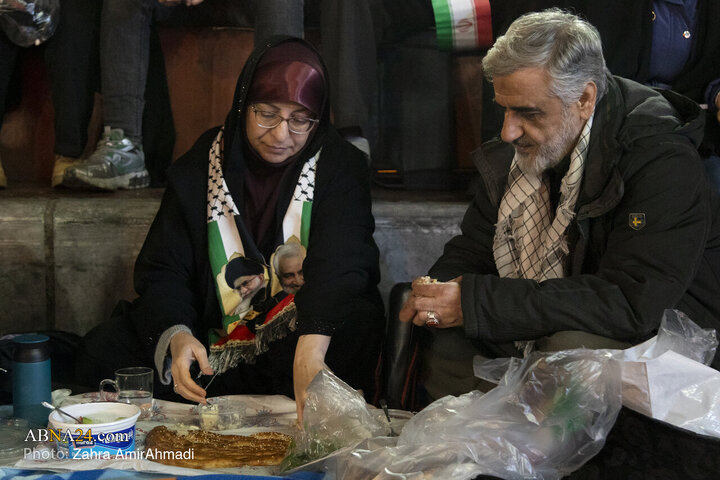 تجمع چهارشنبه سوری مردم تهران در میدان انقلاب