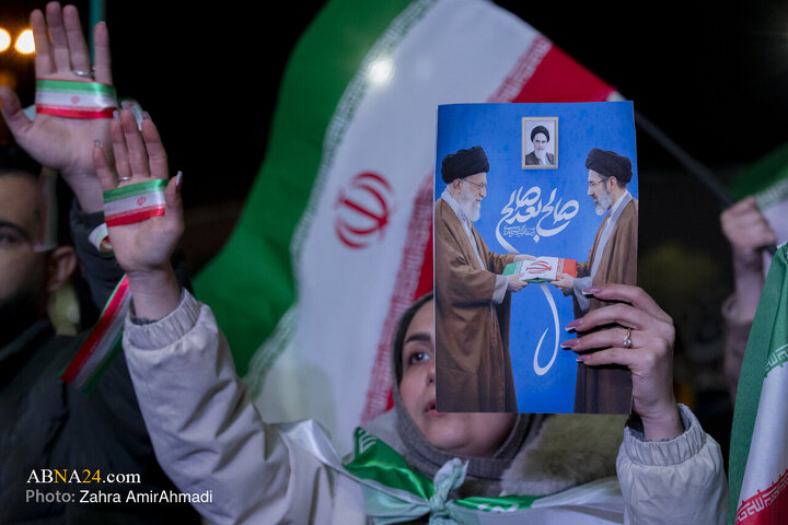 تجمع چهارشنبه سوری مردم تهران در میدان انقلاب