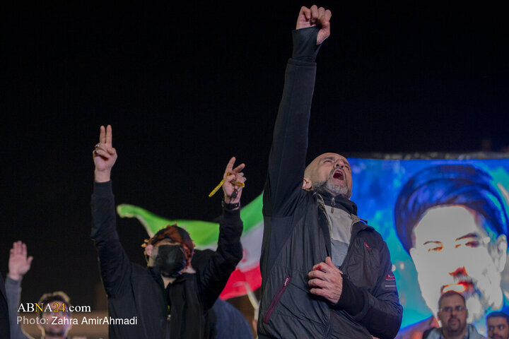 تجمع چهارشنبه سوری مردم تهران در میدان انقلاب