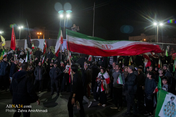 تجمع چهارشنبه سوری مردم تهران در میدان انقلاب