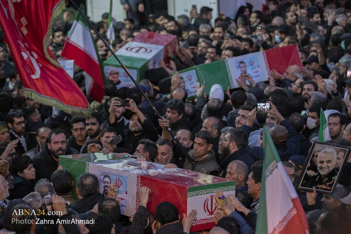 گزارش تصویری | تشییع پیکر شهیدان لاریجانی، سلیمانی و شهدای ناوشکن دنا - ۲