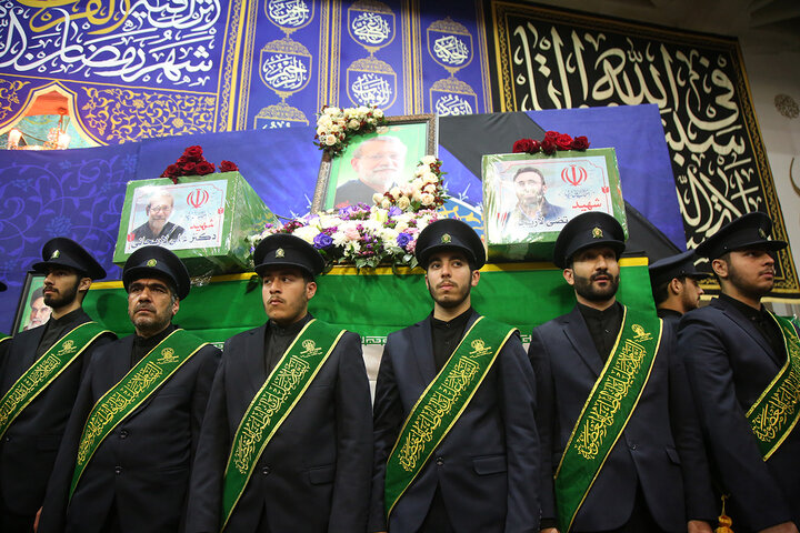 وداع با پیکر شهیدان لاریجانی در حرم حضرت فاطمه معصومه(س)