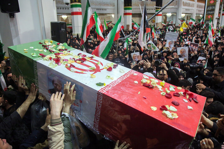 وداع با پیکر شهیدان لاریجانی در حرم حضرت فاطمه معصومه(س)