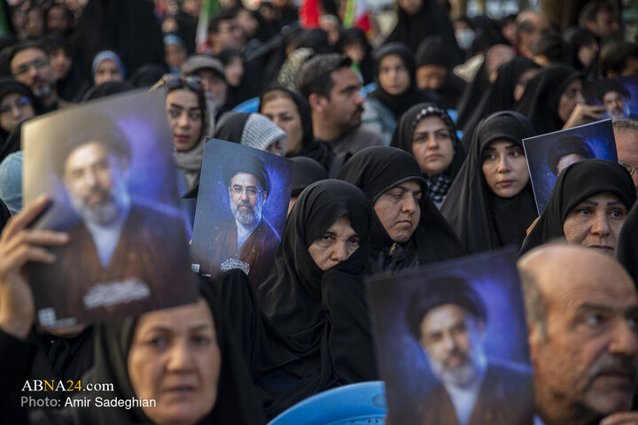 مراسم سال نو در جوار قبور مطهر شهدا در گلزار شهدا شیراز